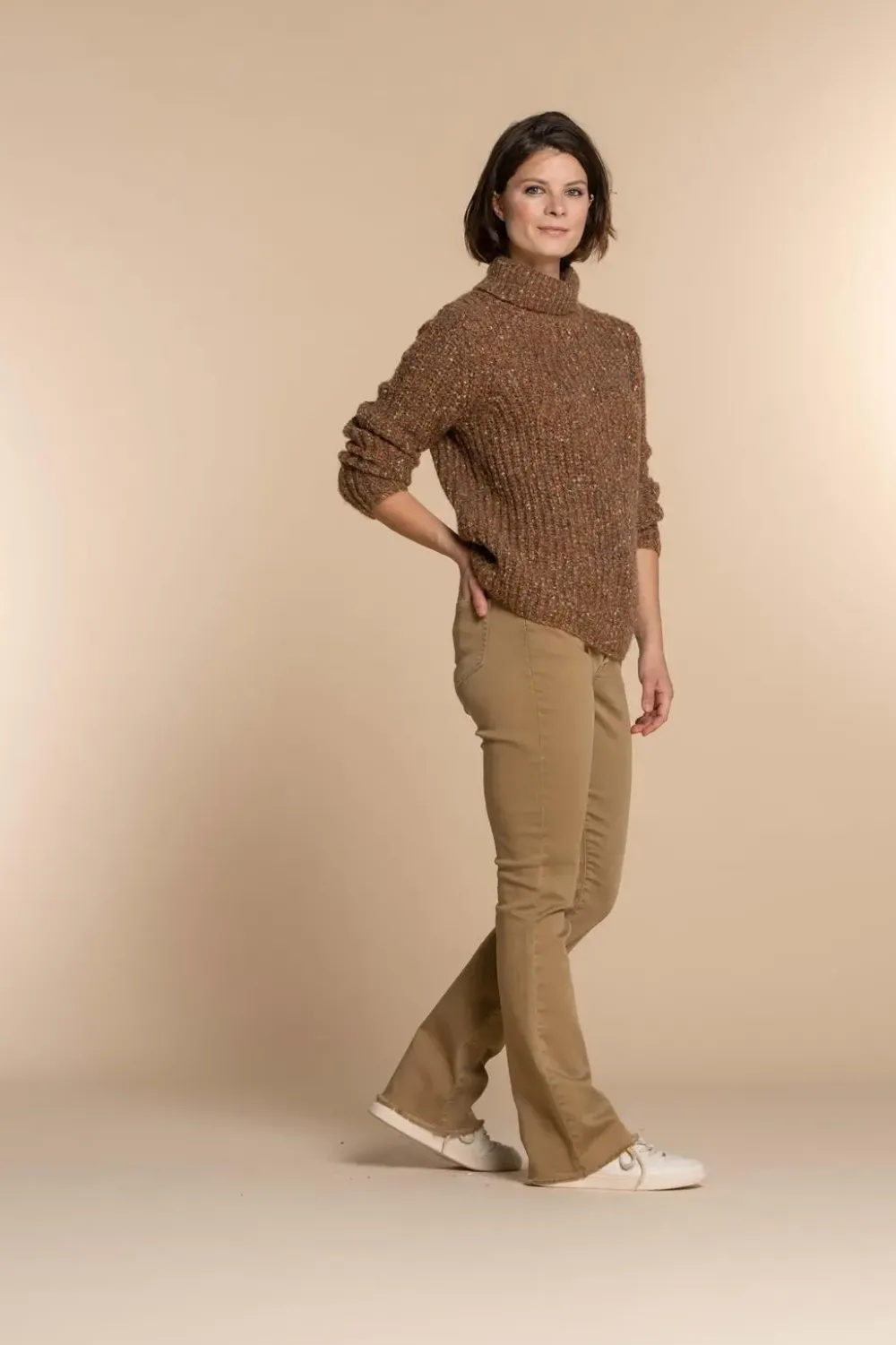 geisha_dames_flared_jog_j_4.webp Vrouwen Geisha Fashion Geisha Dames Flared Jog Jeans 31542-10 Dark Sand